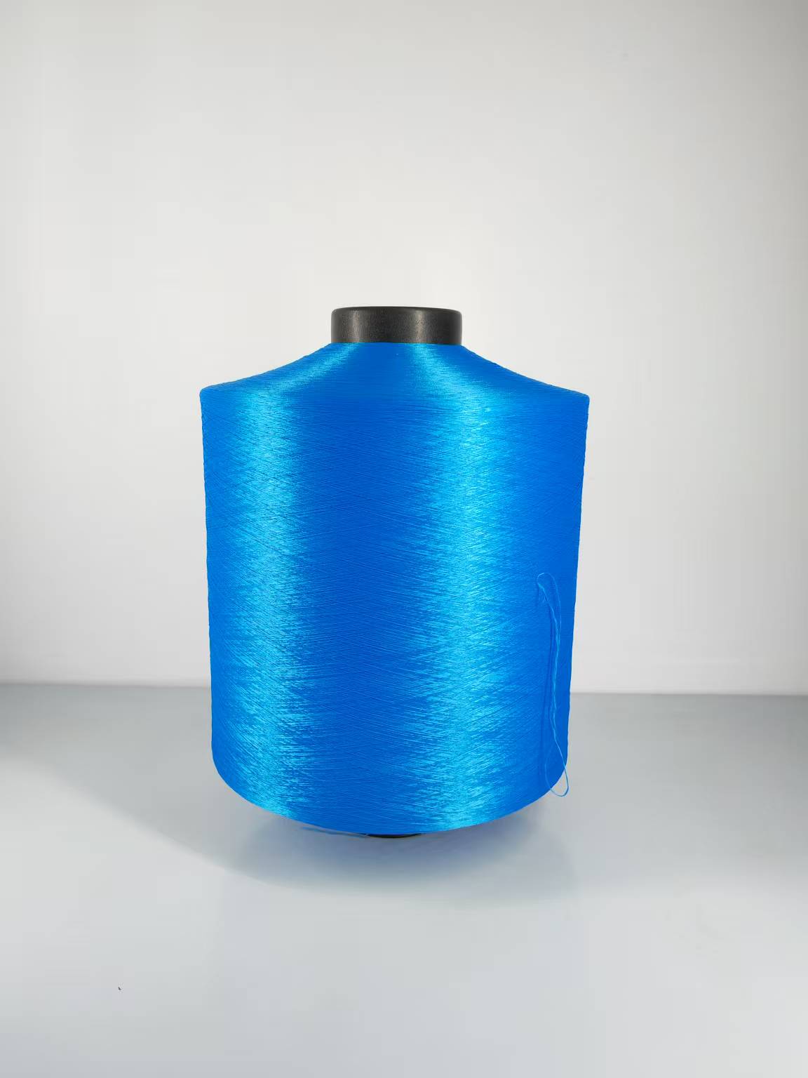 Hilo de poliéster azul